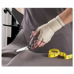 FUTURO Energizing Support Glove, Small/Medium, Fits Palm Size 6.5