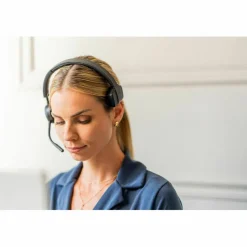 Poly Voyager 4310 USB-C Headset +BT700 Dongle + Charging Stand