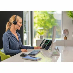 Poly Voyager 4310 USB-C Headset +BT700 Dongle + Charging Stand