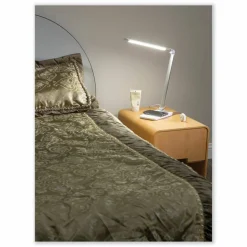 Safco Vamp LED Wireless Charging Lamp, Multi-pivot Neck, 16.75
