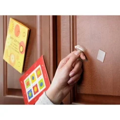 Scotch Restickable Mounting Squares , 1/2 in x 1/2 in (1.27 cm x 1.27 cm) 72/pk